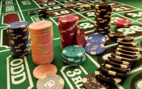 Baccarat and roulette live dealer tables available on 7spin apk platform