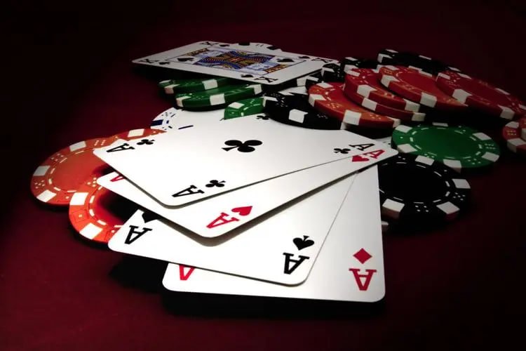 Filipino players using mobile phones to access 7spin apk sports and casino sections